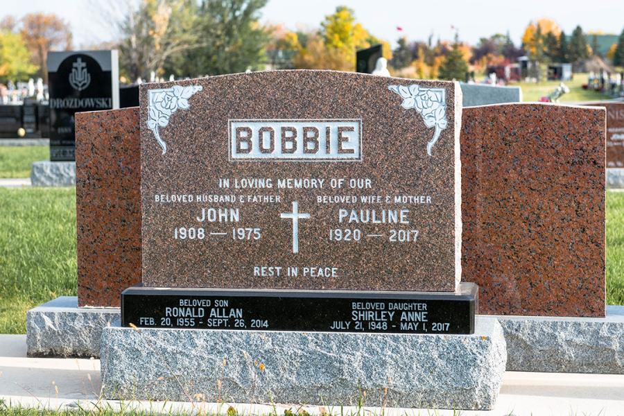 Bobbie, sub-base example. A Midnight Black sub-base is commonly added to Red and Pink memorials. 